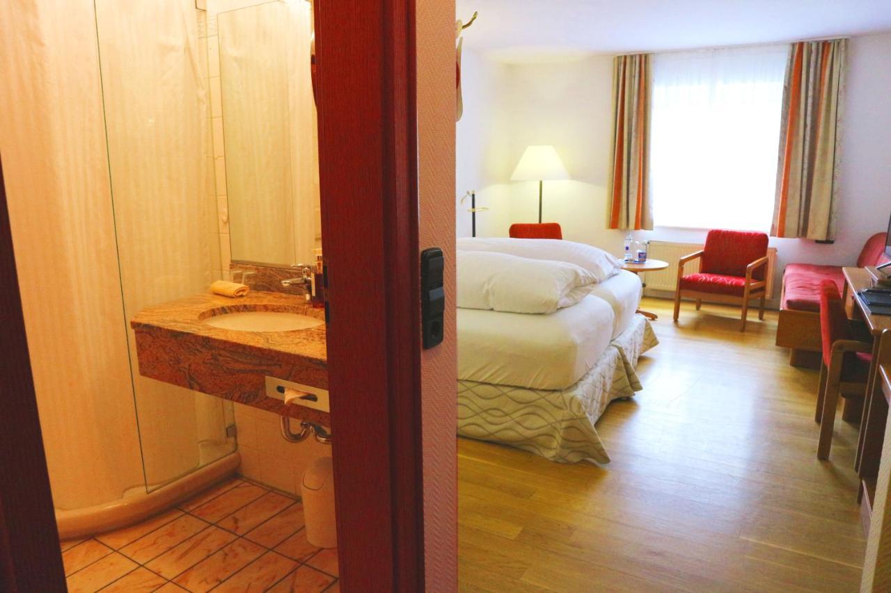Hotel Poeker 메펜 외부 사진